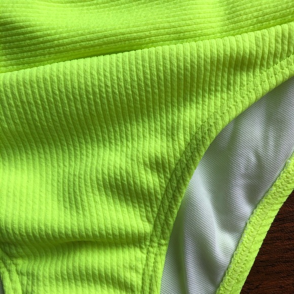 NEON GREEN SHE IN TWO PIECE - Picture 4 of 5